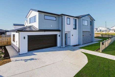 Photo of property in 1 Whata Street, Clarks Beach, 2122