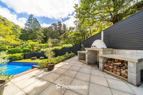 Photo of property in 132 Cheviot Road, Lowry Bay, Lower Hutt, 5013