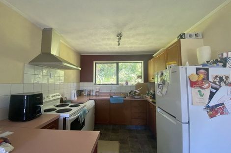 Photo of property in 25 Fernhaven Grove, Newlands, Wellington, 6037