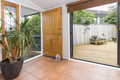 Photo of property in 2/28 De Quincey Terrace, Highland Park, Auckland, 2010