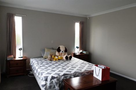 Photo of property in 2 Naver Place, Papakowhai, Porirua, 5024