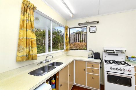 Photo of property in 58 Chapman Street, Newlands, Wellington, 6037
