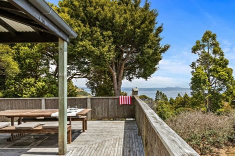 Photo of property in 81 Cape Rodney Road, Leigh, 0985