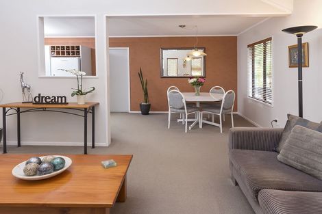 Photo of property in 2/28 De Quincey Terrace, Highland Park, Auckland, 2010