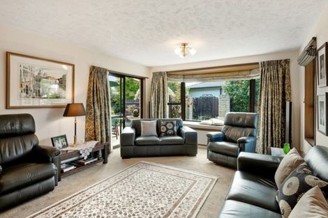 Photo of property in 5 Calbreath Place, Russley, Christchurch, 8042