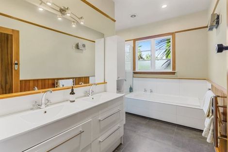 Photo of property in 167 Blighs Road, Strowan, Christchurch, 8052