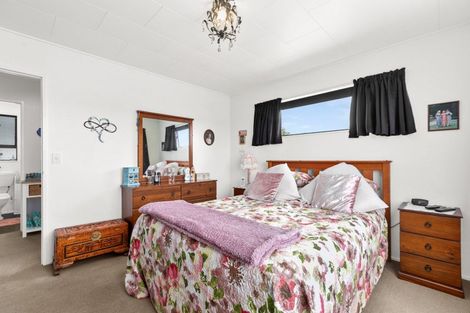 Photo of property in 7 Latham Stubbs Crescent, Waipawa, 4210