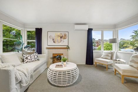 Photo of property in 72 Blakeborough Drive, Forrest Hill, Auckland, 0620