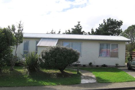 Photo of property in 14 Colchester Crescent, Newlands, Wellington, 6037