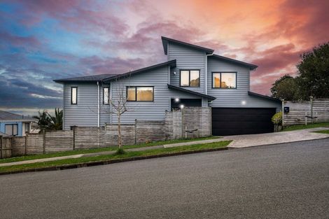Photo of property in 11 Matisse Drive, West Harbour, Auckland, 0618