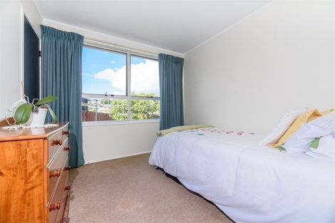Photo of property in 1/14b Camrose Place, Glenfield, Auckland, 0629