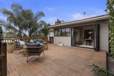 Photo of property in 43 Forrest Hill Road, Milford, Auckland, 0620