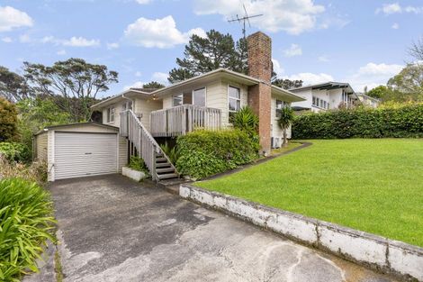 Photo of property in 51 Easton Park Parade, Glenfield, Auckland, 0629