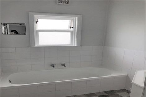 Photo of property in 35 Cavendish Square, Strathmore Park, Wellington, 6022