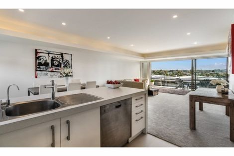 Photo of property in 4/49 Browns Road, Browns Bay, Auckland, 0630