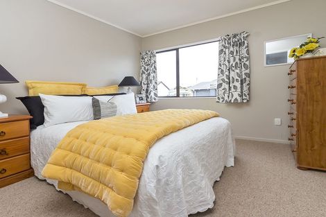Photo of property in 2/15 Vincent Street, Howick, Auckland, 2014
