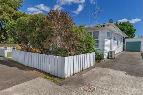 Photo of property in 53 Queenwood Road, Levin, 5510