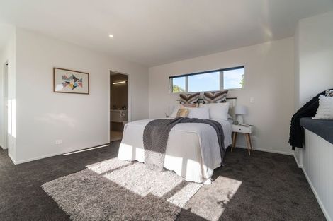 Photo of property in 31a Dawnhaven Drive, Te Atatu Peninsula, Auckland, 0610