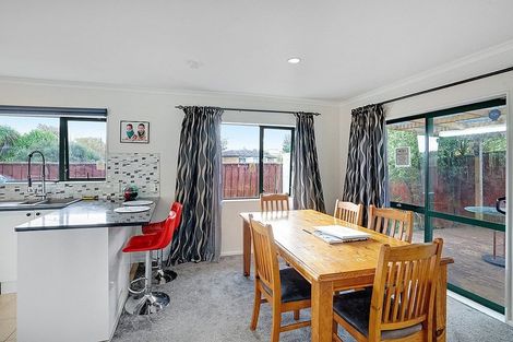 Photo of property in 17 Glenveagh Park Drive, Weymouth, Auckland, 2103
