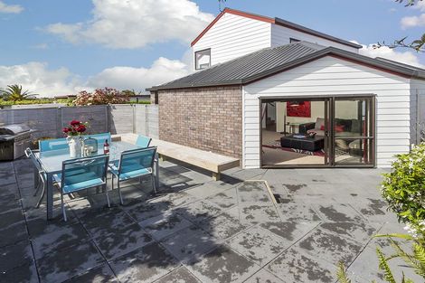 Photo of property in 2/15 Vincent Street, Howick, Auckland, 2014