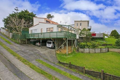 Photo of property in 1/13 Target Road, Totara Vale, Auckland, 0629