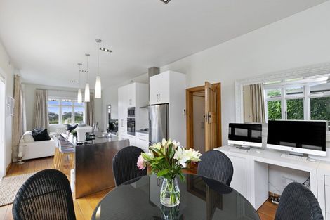 Photo of property in 18 Cashmere Avenue, Khandallah, Wellington, 6035