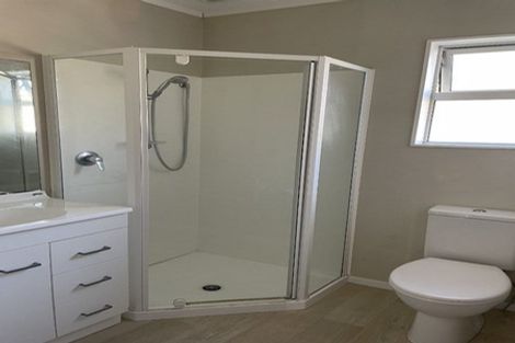 Photo of property in 96 Hutchinsons Road, Bucklands Beach, Auckland, 2014