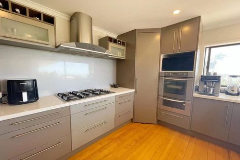 Photo of property in 2 Mellons Bay Road, Howick, Auckland, 2014