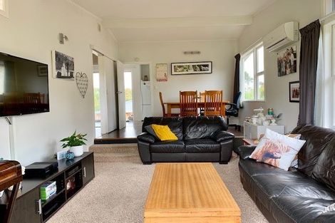 Photo of property in 121 Brian Crescent, Stanmore Bay, Whangaparaoa, 0932