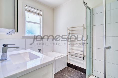 Photo of property in 61 Peach Road, Glenfield, Auckland, 0629