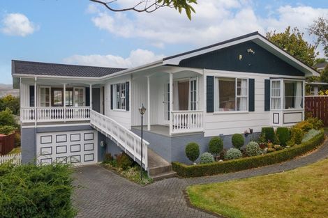 Photo of property in 34 Oriel Avenue, Tawa, Wellington, 5028