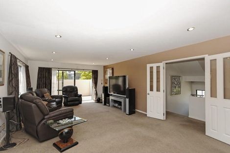 Photo of property in 2 Cyclarama Crescent, Massey, Auckland, 0614