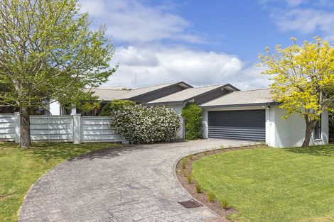 Photo of property in 62 Golfland Drive, Golflands, Auckland, 2013