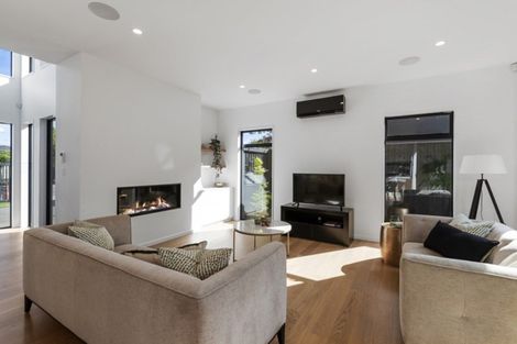 Photo of property in 21 Aikmans Road, Merivale, Christchurch, 8014