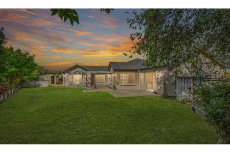 Photo of property in 18 Roderick Place, Rototuna, Hamilton, 3210