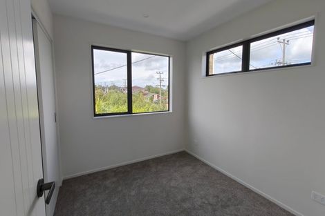 Photo of property in 118 Chivalry Road, Glenfield, Auckland, 0629