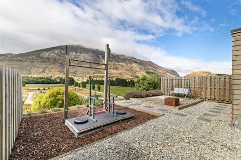 Photo of property in 24 Huxley Place, Lake Hayes, Queenstown, 9304