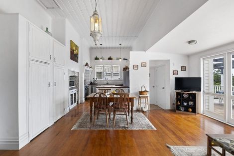 Photo of property in 132 Tukapa Street, Westown, New Plymouth, 4310