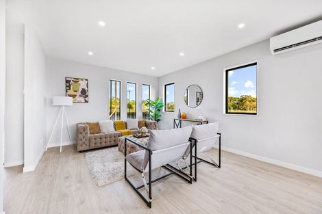 Photo of property in 63 Mcindoe Road, Kumeu, 0810