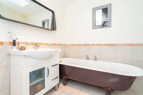 Photo of property in 102 Johnson Street, Milton, 9220