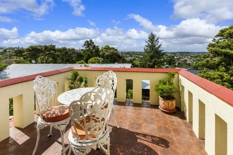 Photo of property in 24 Coronation Road, Hillcrest, Auckland, 0627