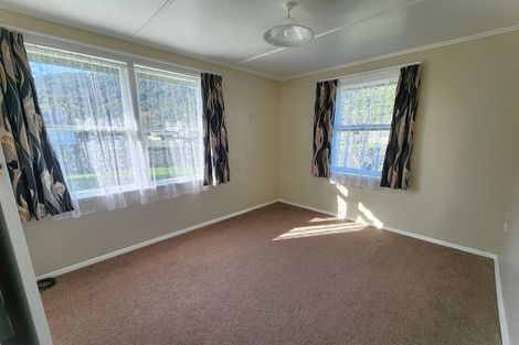 Photo of property in 2 Barkley Place, Cobden, Greymouth, 7802