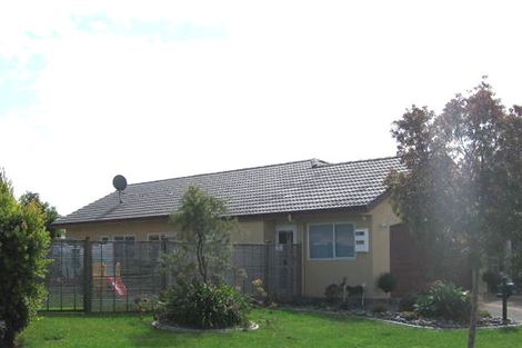 Photo of property in 1 Freestone Place, Henderson, Auckland, 0612