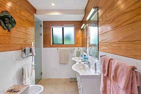 Photo of property in 76 Brick Bay Drive, Sandspit, Warkworth, 0982