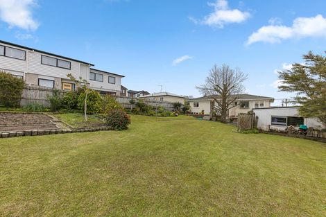 Photo of property in 5 Valron Road, Te Atatu South, Auckland, 0602