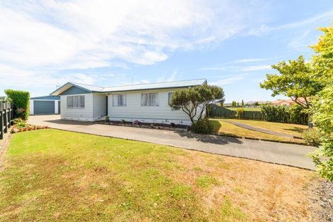 Photo of property in 32 Leander Place, Milson, Palmerston North, 4414