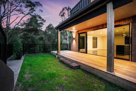 Photo of property in 7 Kaihuia Lane, Oratia, Auckland, 0604