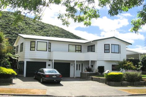 Photo of property in 39 Larchmont Grove, Totara Park, Upper Hutt, 5018