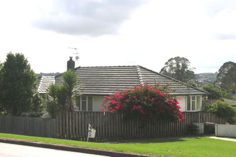 Photo of property in 2 Links Road, New Lynn, Auckland, 0600