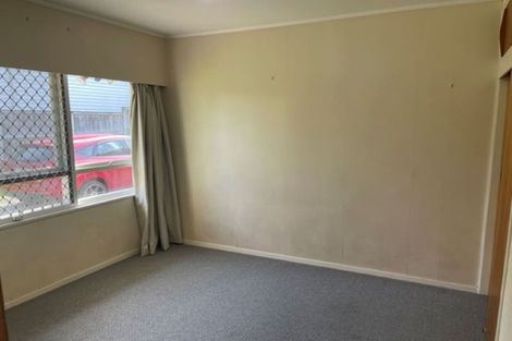 Photo of property in 2/7 Luplau Crescent, Cockle Bay, Auckland, 2014